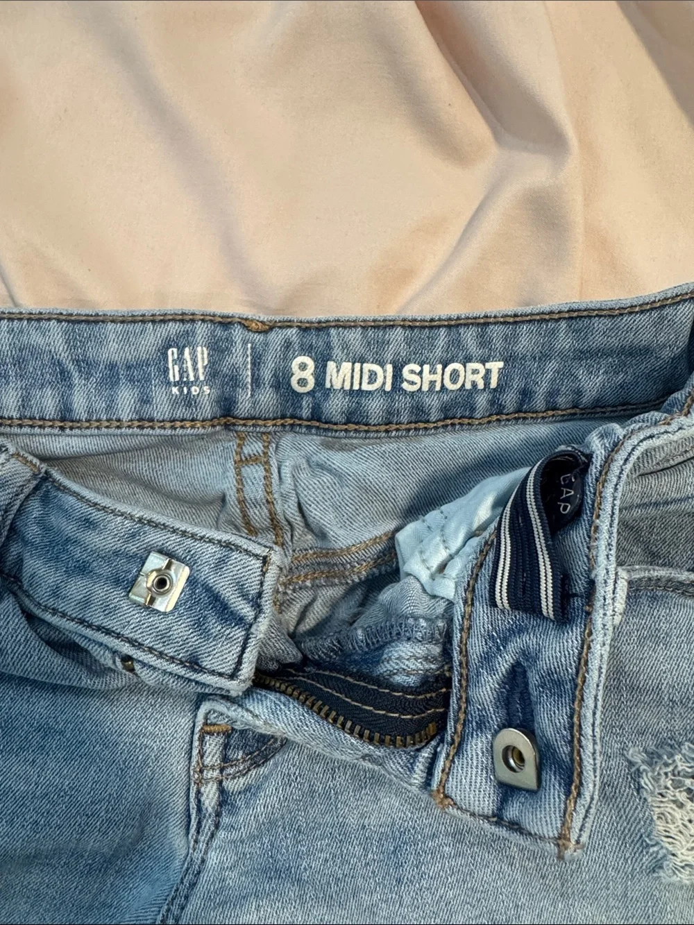 GAP casual light